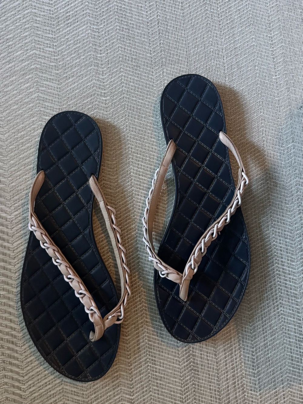 CHANEL Chain-link Leather Flip Flops- navy and light pink - size 38